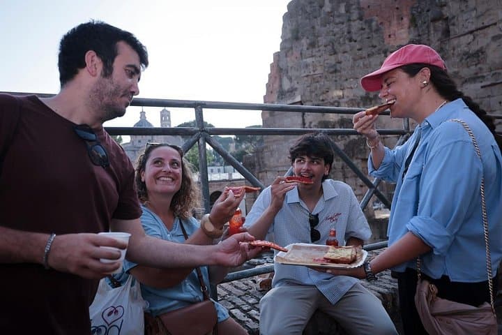 Rome Colosseum: Pizza & Aperitivo Food Tour at Sunset