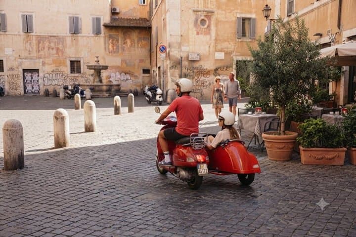 Vespa Sidecar Tour of Rome: Colosseum to Piazza Navona
