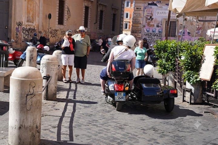 Vespa Sidecar Tour of Rome: Colosseum to Piazza Navona