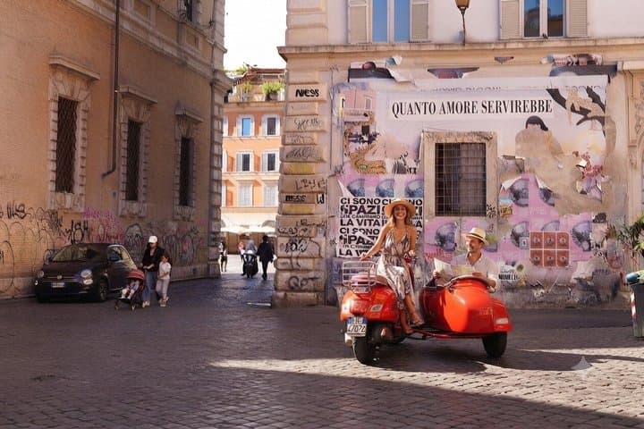 Vespa Sidecar Tour of Rome: Colosseum to Piazza Navona