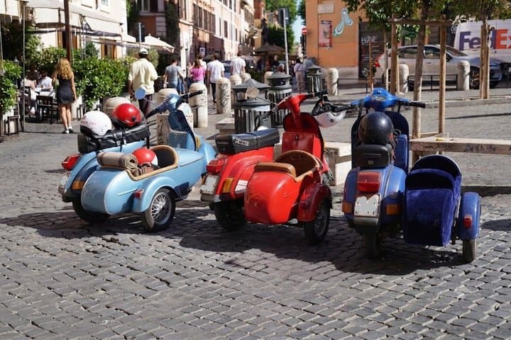 Vespa Sidecar Tour of Rome: Colosseum to Piazza Navona