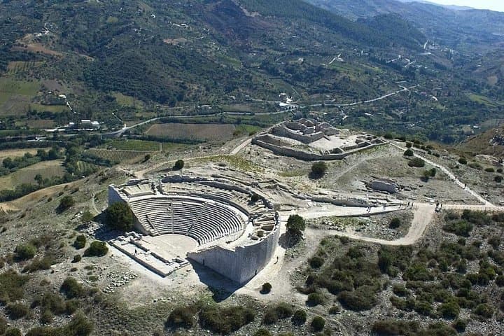 Visit the Enchanting Temple of Segesta and Discover Sicily