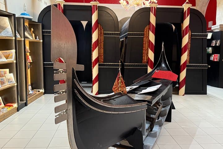 Grand Canal Gondola Ride with Storytelling & Gondola Gallery™
