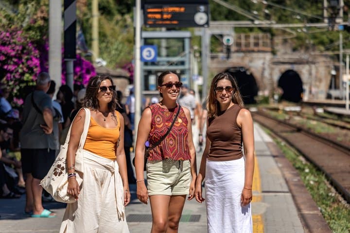 Small Group Best of Cinque Terre and Pisa from Florence