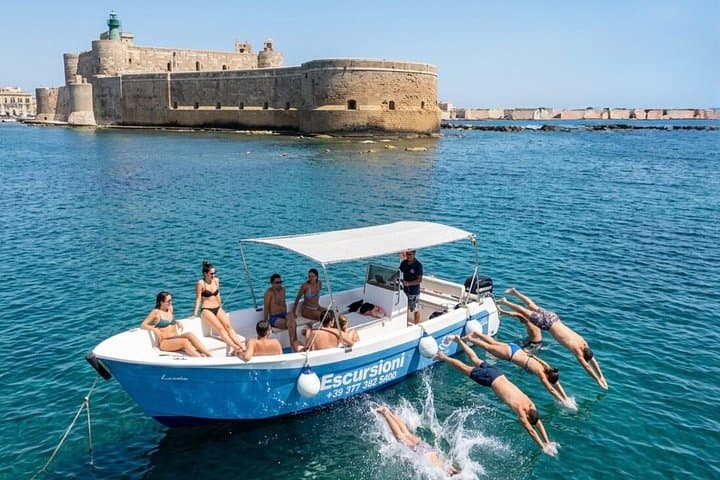 Ortigia Island and Sea Caves Boat Tour with Prosecco