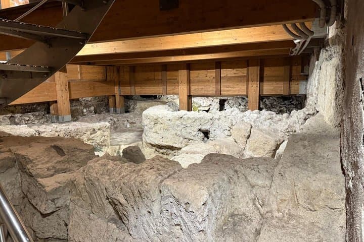 Colosseum Only Arena Floor and Mamertine Prison Guided Tour
