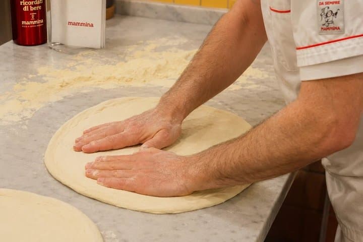 Pizza Making Class in Moscova District in Milan