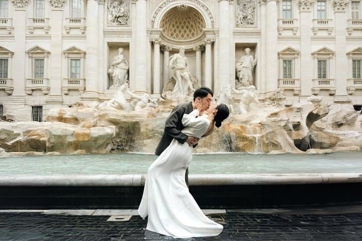 Rome: Your Own Private Photoshoot at the Trevi Fountain
