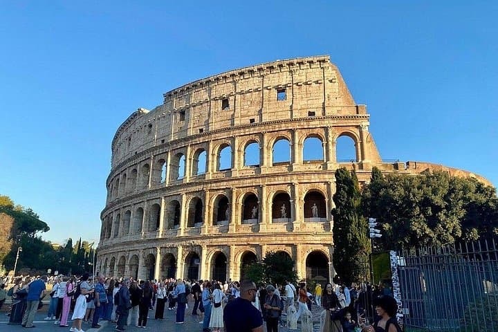 Colosseum Exterior Walking Tour and Roman forum and Palatine Hill