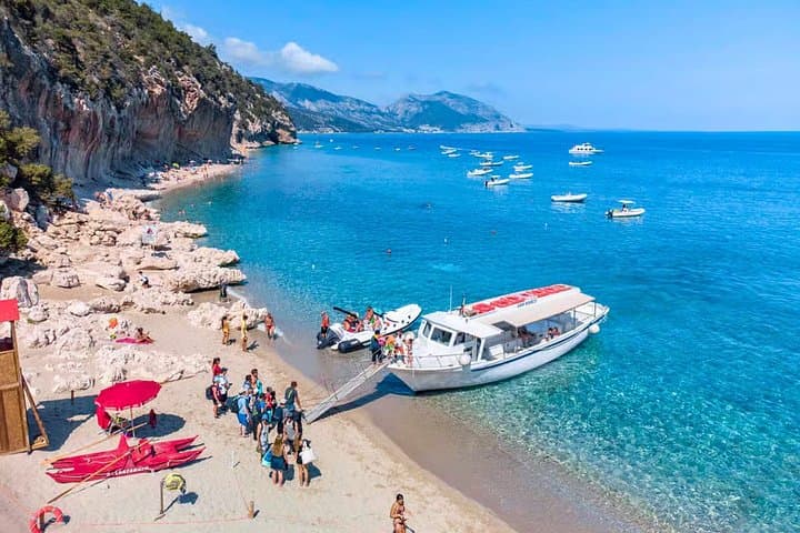 Cala Gonone Motorboat Trip in Gulf of Orosei with tasting