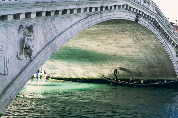Private Gondola Ride on the Grand Canal with Chilled Prosecco
