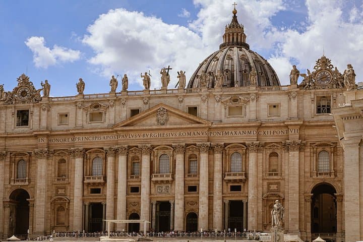 Guided Tour at St. Peter Basilica for Wheelchair Users