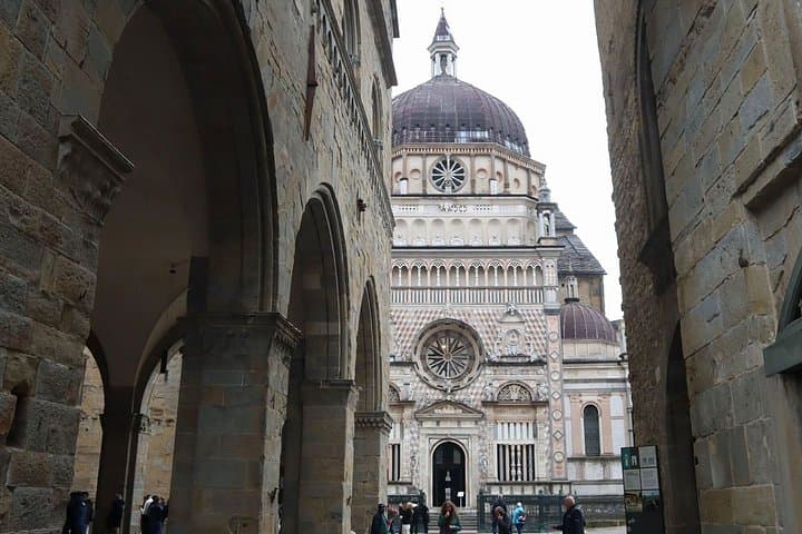 Old Bergamo Scavenger Hunt & Highlights Self-Guided Walking Tour