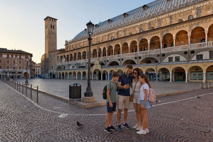 Padua Scavenger Hunt & Highlights Self-Guided Walking Tour