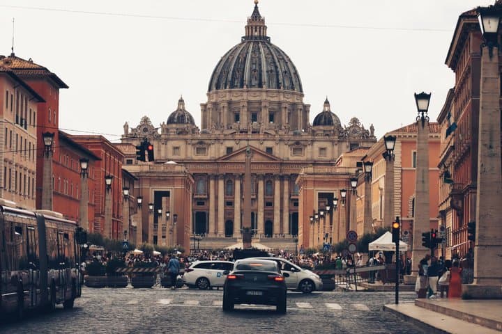 St. Peter's Basilica Priority Entrance with Audio Guide