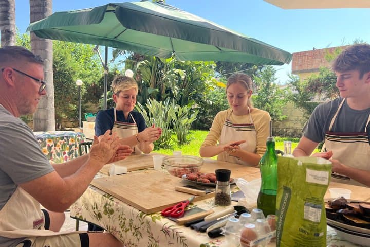 Guided tour of the Ortigia market and traditional cooking class
