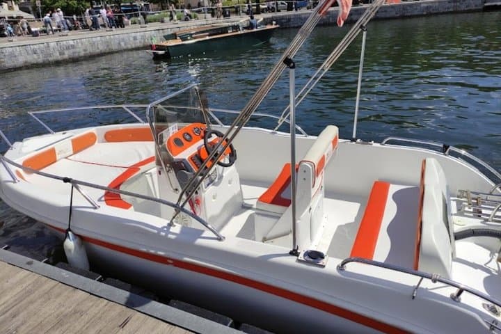 Como Lake: Self Drive Boat Rental - Without License