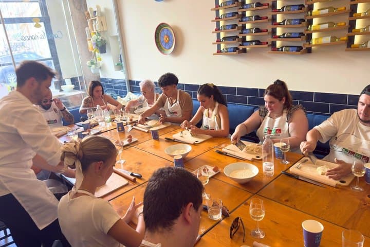Rome Pasta and Tiramisu Cooking Class with Prosecco