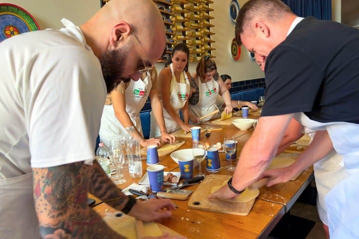 Rome Pasta and Tiramisu Cooking Class with Prosecco
