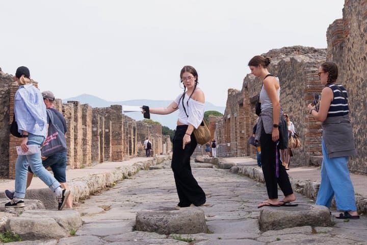 Rome, Pompeii & Amalfi Day Trip with Priority Entrance