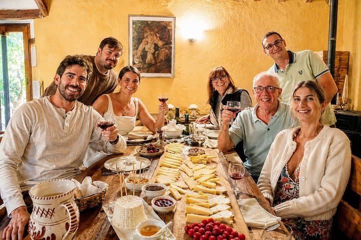 Farm Tour with Pecorino to Ricotta Craft Beer Tasting near Pienza