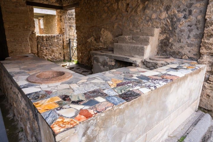 Explore Pompeii with Coach Tour