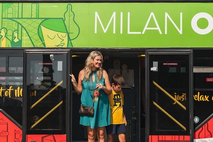 48-Hour "Gray Line" Milan Hop-On Hop-Off Tour with Audio Guide