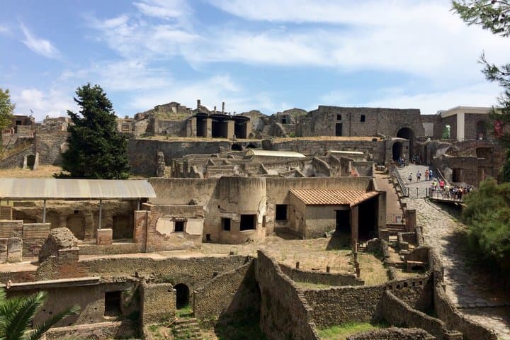 Pompeii: Guided Tour with Local Archaeologist