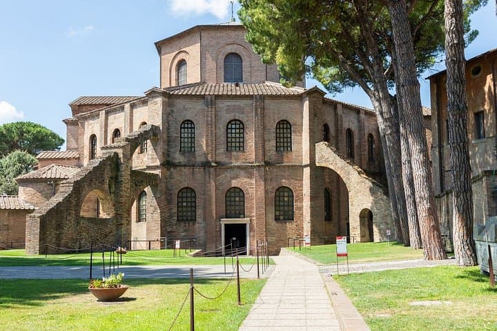 Ravenna Scavenger Hunt & Highlights Self-Guided Walking Tour