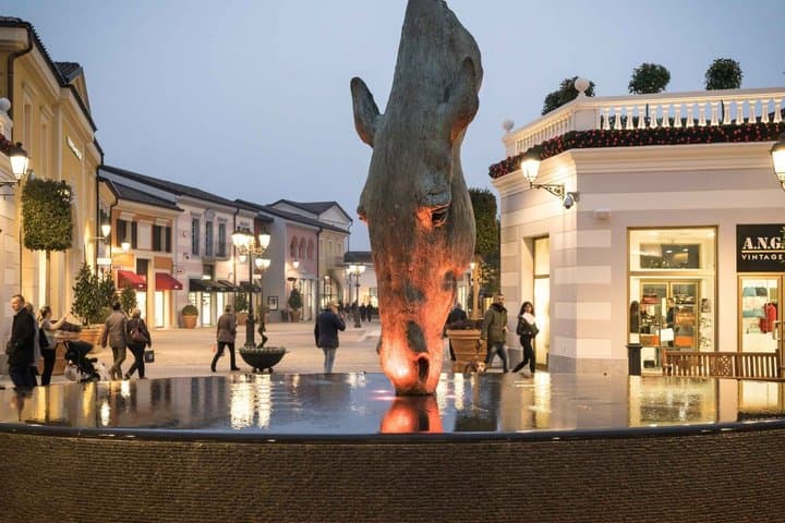 Round Trip Shuttle Bus from Milan to Serravalle Outlet
