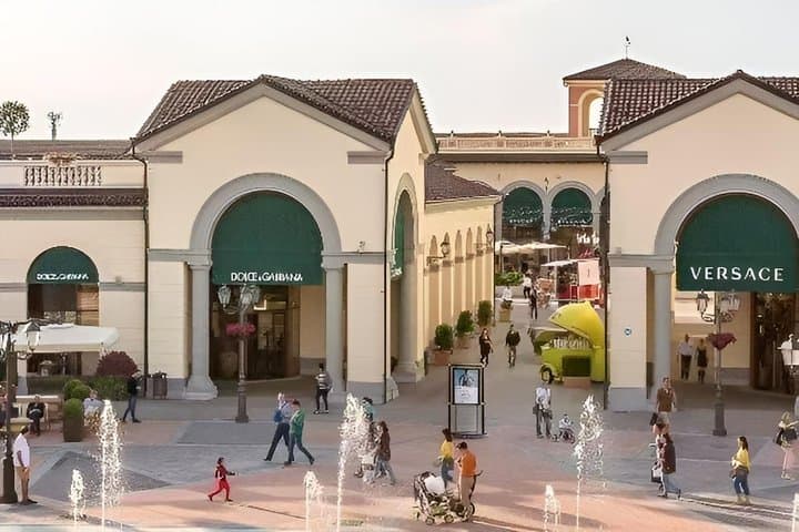 Round Trip Shuttle Bus from Milan to Serravalle Outlet