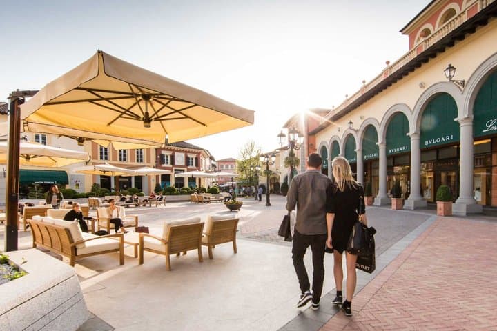 Round Trip Shuttle Bus from Milan to Serravalle Outlet