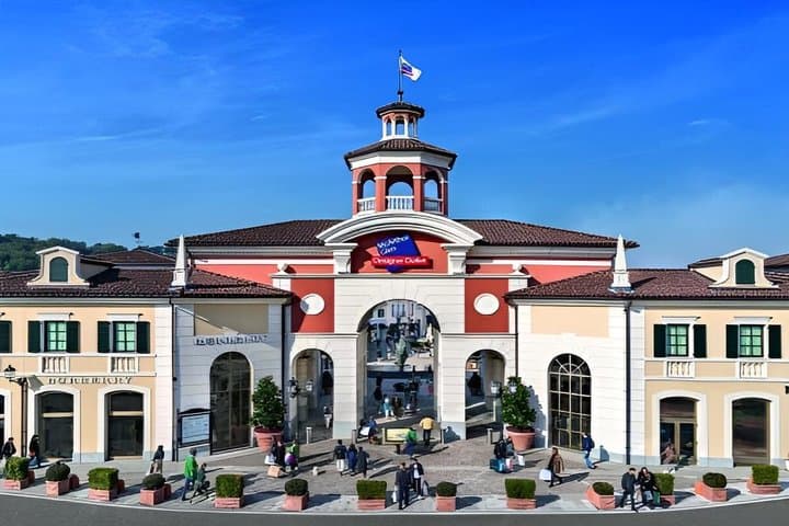 Round Trip Shuttle Bus from Milan to Serravalle Outlet