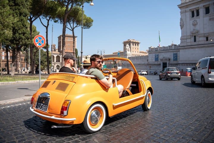 Convertible Fiat 500 Tour in Rome with Professional Photos