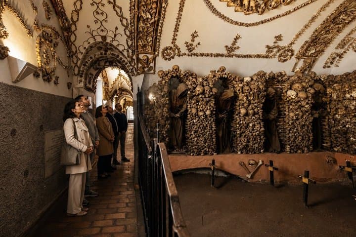 The Original Roman Crypts and Catacombs Tour with Transfers