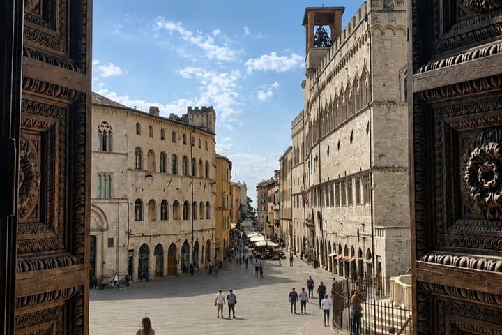 Perugia Scavenger Hunt & Highlights Self-Guided Walking Tour
