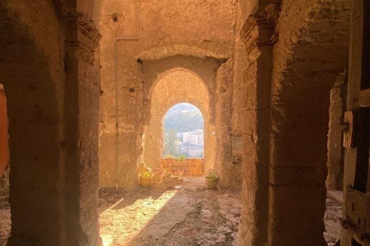 Historical account of the medieval arches of Tropea