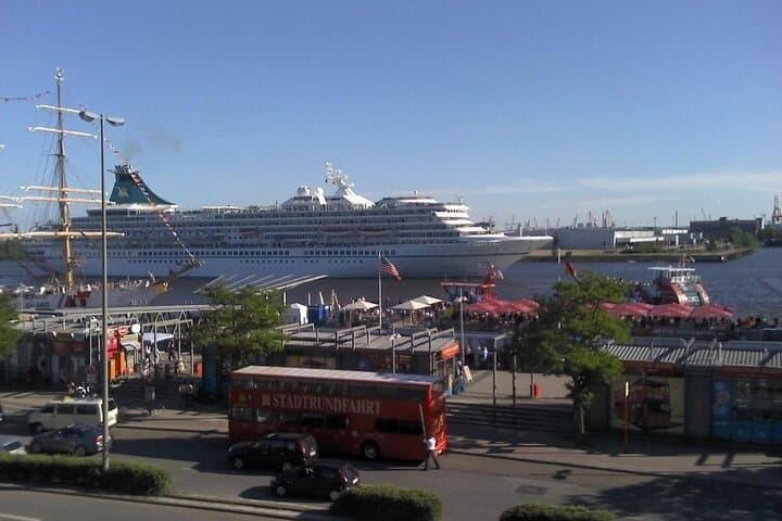 Private Transfer: Lake Garda to Trieste Cruise Terminal