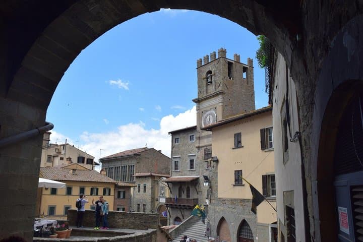 Full Day Private Guided Tour to Assisi and Cortona from Florence