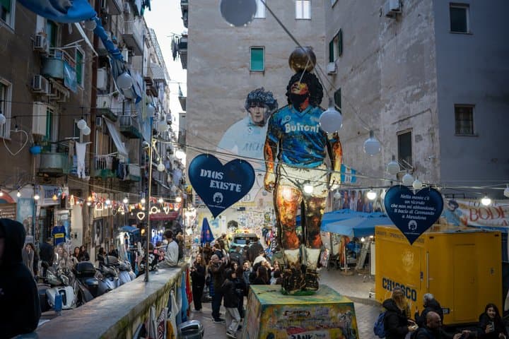 Street art tour of Spanish Quarter and Naples Underground