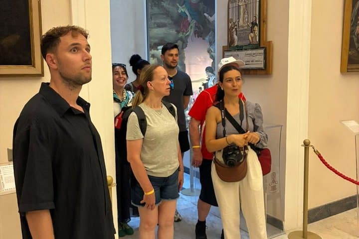 Walking tour between sea, history and local life
