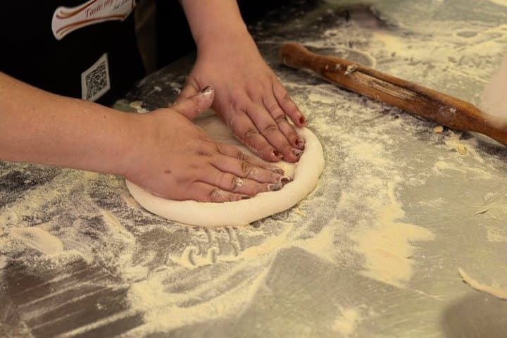 Pizza course in Catania with Show Cooking Cannolo