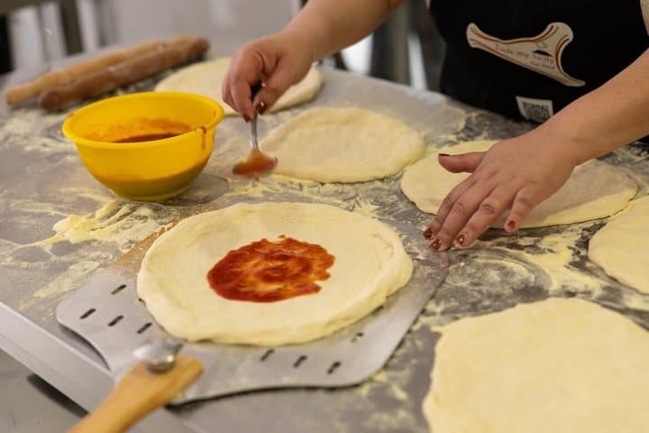 Pizza course in Catania with Show Cooking Cannolo