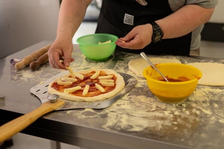 Pizza course in Catania with Show Cooking Cannolo