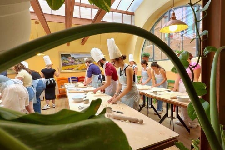 Rome Pasta and Tiramisu Class: Ravioli, Fettuccine & Fine Wine 5*