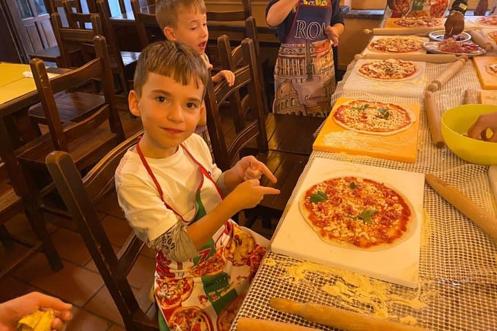 Rome: Pizza & Tiramisu / Gelato Class with Wine by Cooking Italy