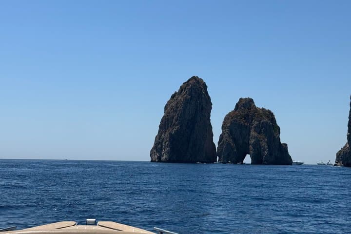 Private 7-Hour Boat Tour of Capri from Naples