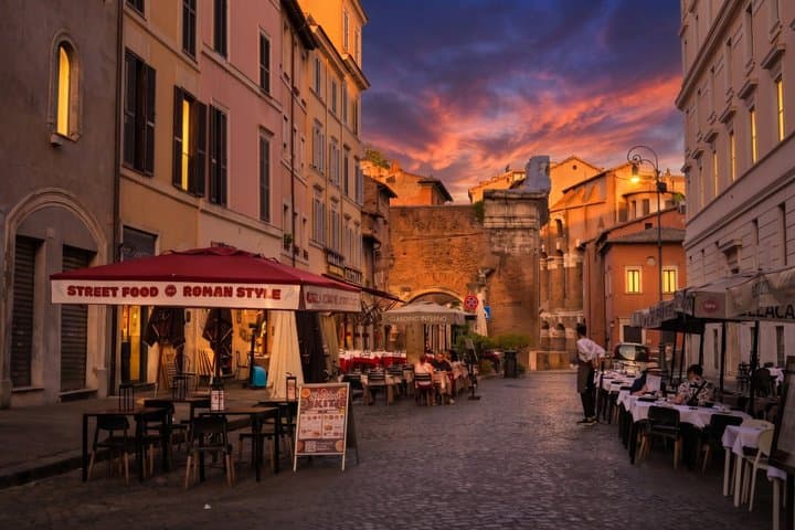 Rome Night Golf Cart Tour with Vatican City and Trastevere