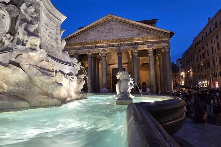 Rome's Ancient Temple Pantheon Audio Tour with Escorted Entrance