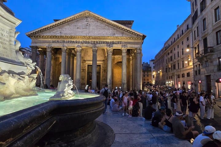 Rome's Ancient Temple Pantheon Audio Tour with Escorted Entrance